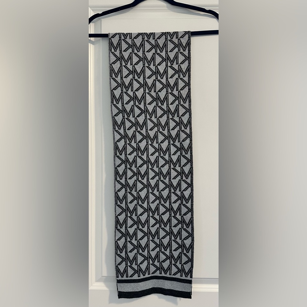 Michael Kors reversible scarf